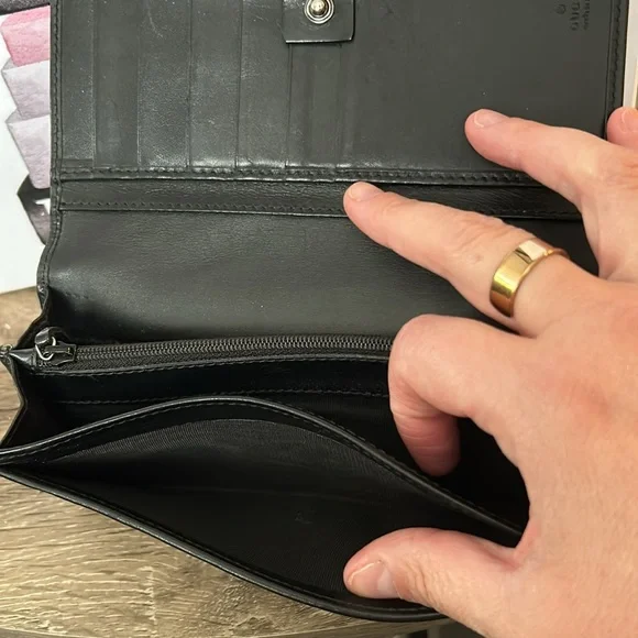 EUC black Gucci long wallet. - Picture 6 of 6